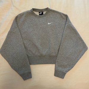 EUC WOMENS NIKE CROPPED CREWNECK